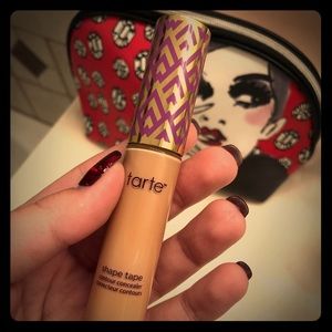 There Shape Tape Concealer Light Medium